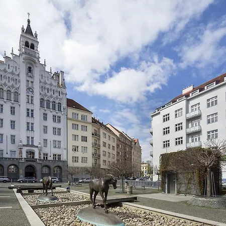 Premier Near The Castle Apartment