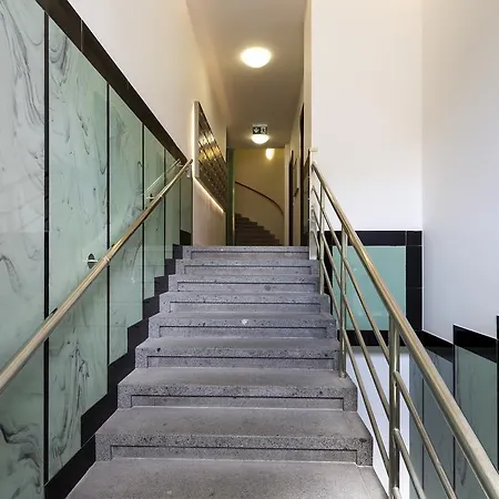 Apartment Premier Near The Castle Prag